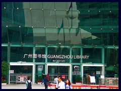 Guangzhou Library, built in 2013 and is the world's largest open-stack public library. Unfortunately it was closed, so we couldn't see the impressive atrium inside. It was designed by Nikken Sekkei.